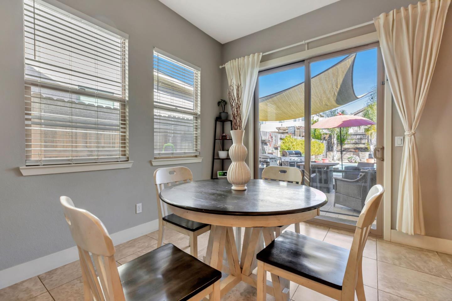 Detail Gallery Image 25 of 59 For 1667 Santana Ranch Dr, Hollister,  CA 95023 - 3 Beds | 2 Baths