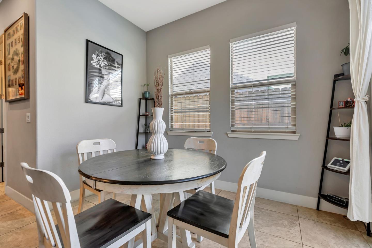 Detail Gallery Image 26 of 59 For 1667 Santana Ranch Dr, Hollister,  CA 95023 - 3 Beds | 2 Baths