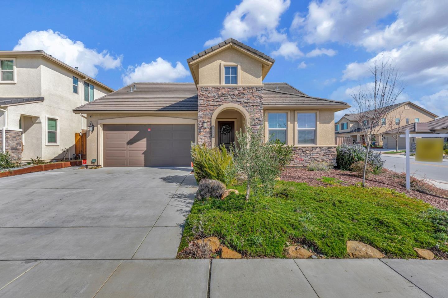 Detail Gallery Image 3 of 59 For 1667 Santana Ranch Dr, Hollister,  CA 95023 - 3 Beds | 2 Baths