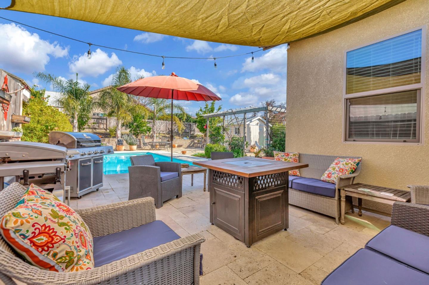 Detail Gallery Image 4 of 59 For 1667 Santana Ranch Dr, Hollister,  CA 95023 - 3 Beds | 2 Baths