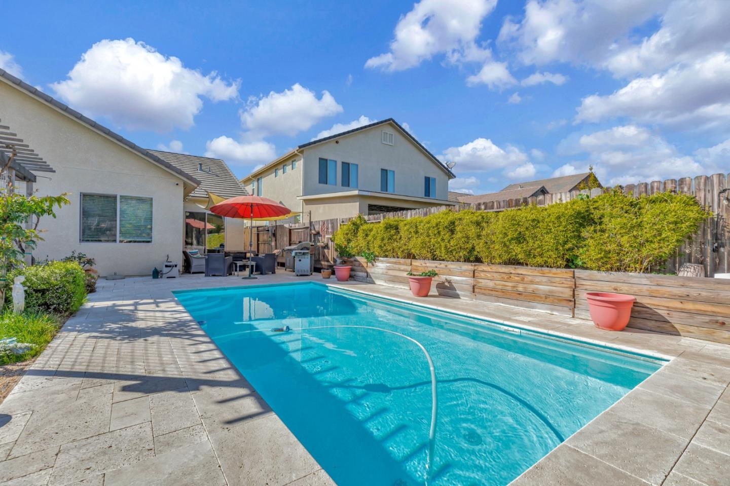 Detail Gallery Image 9 of 59 For 1667 Santana Ranch Dr, Hollister,  CA 95023 - 3 Beds | 2 Baths