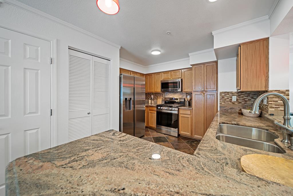 Detail Gallery Image 6 of 51 For 1400 El Camino Real #331,  South San Francisco,  CA 94080 - 2 Beds | 2 Baths