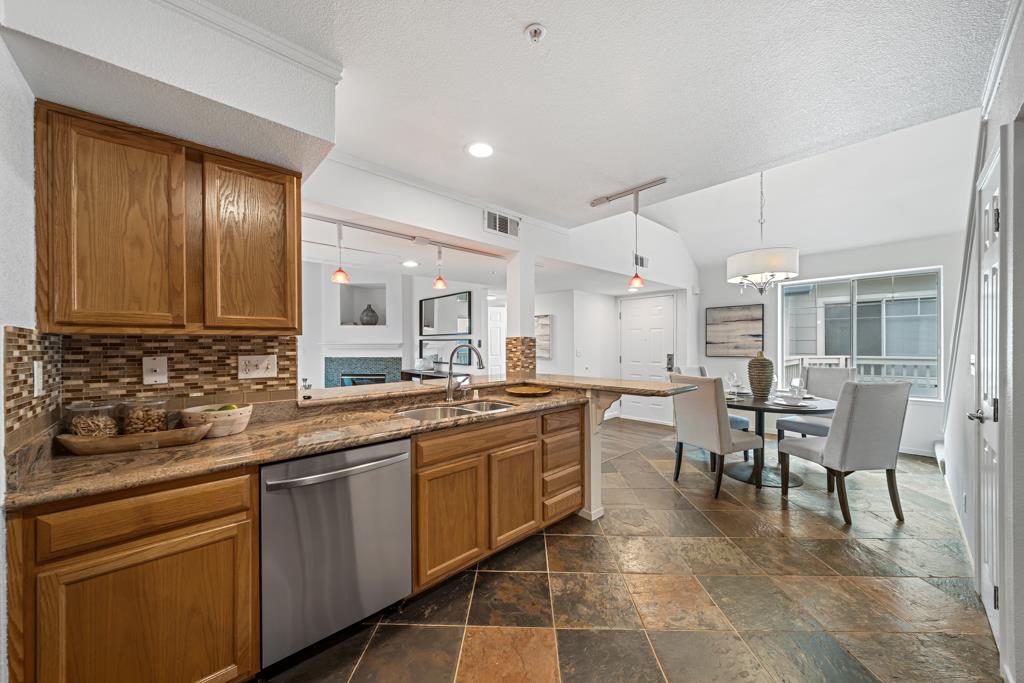 Detail Gallery Image 8 of 51 For 1400 El Camino Real #331,  South San Francisco,  CA 94080 - 2 Beds | 2 Baths
