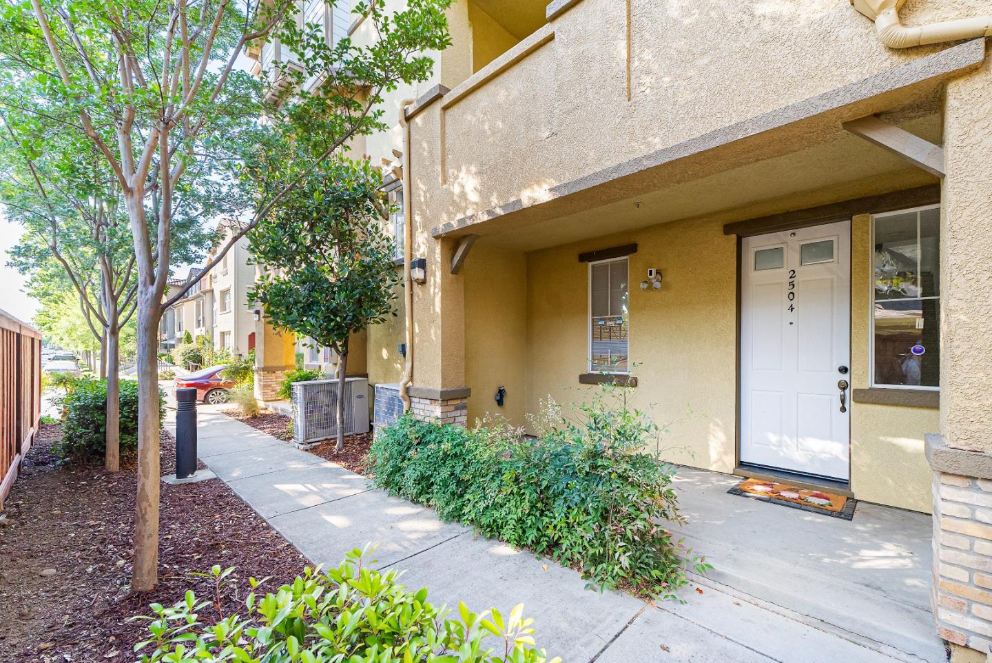 Detail Gallery Image 4 of 43 For 2504 Baton Rouge Dr, San Jose,  CA 95133 - 3 Beds | 3 Baths