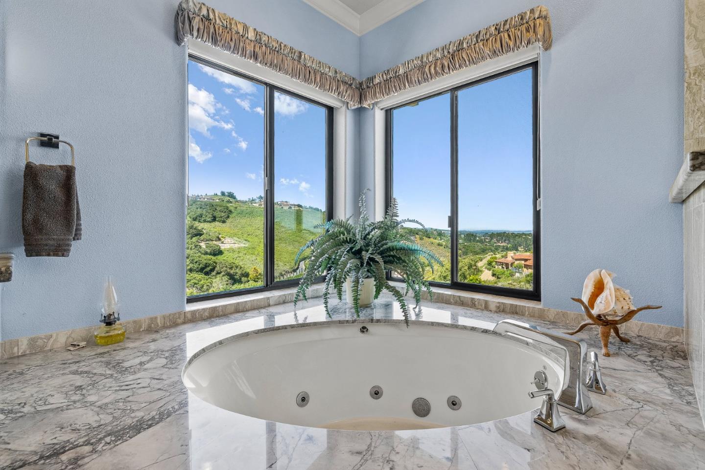Detail Gallery Image 16 of 32 For 25611 Whip Rd, Monterey,  CA 93940 - 4 Beds | 3/1 Baths