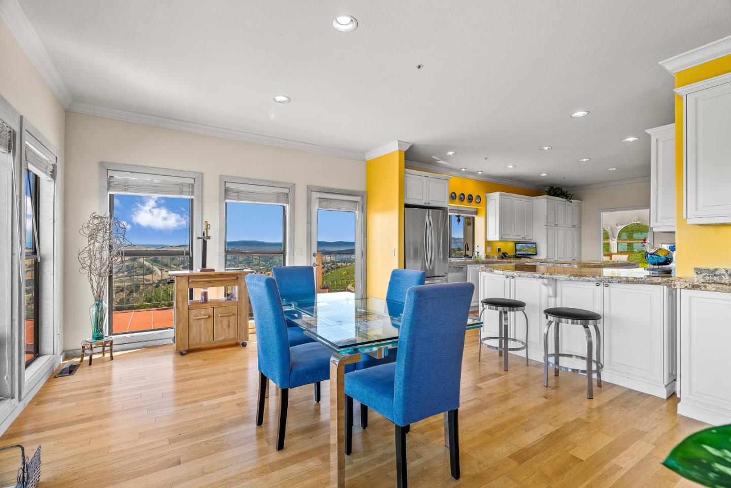 Detail Gallery Image 8 of 32 For 25611 Whip Rd, Monterey,  CA 93940 - 4 Beds | 3/1 Baths