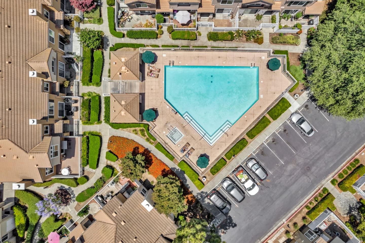 Detail Gallery Image 4 of 77 For 6901 Rodling Dr #C,  San Jose,  CA 95138 - 3 Beds | 2/1 Baths