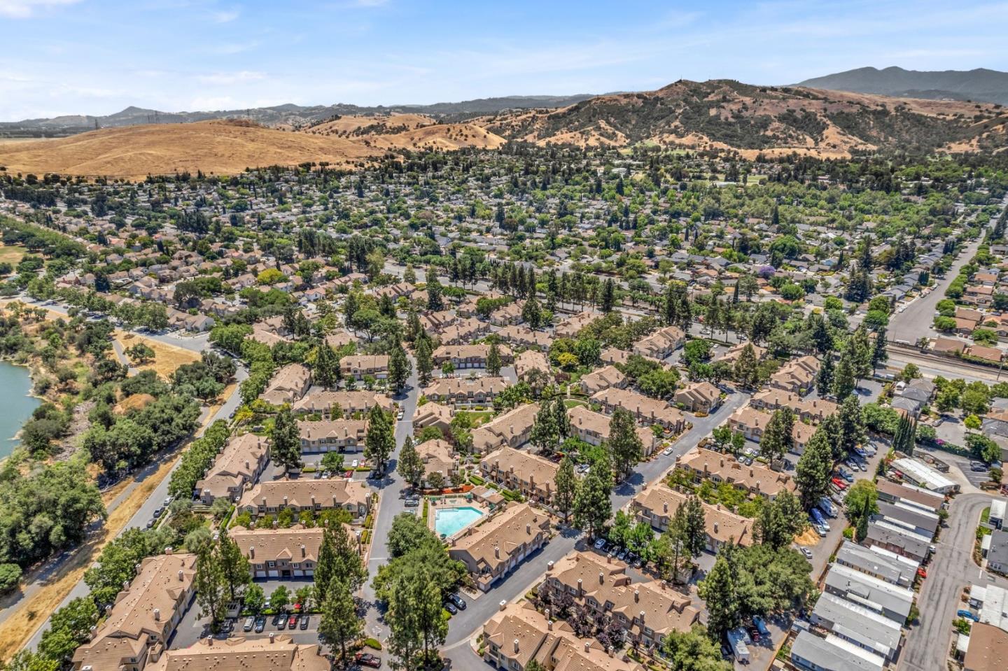 Detail Gallery Image 55 of 77 For 6901 Rodling Dr #C,  San Jose,  CA 95138 - 3 Beds | 2/1 Baths
