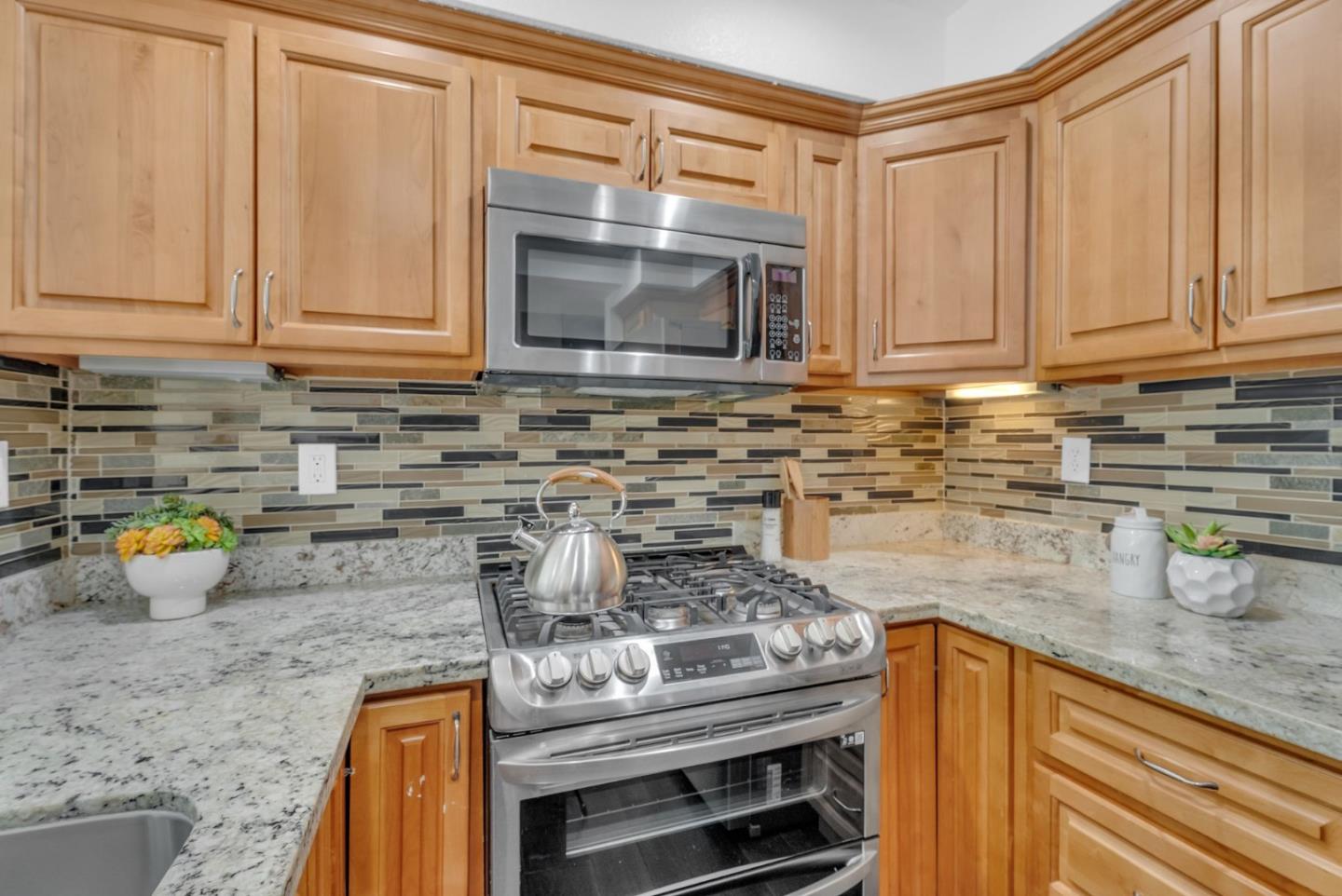 Detail Gallery Image 7 of 77 For 6901 Rodling Dr #C,  San Jose,  CA 95138 - 3 Beds | 2/1 Baths
