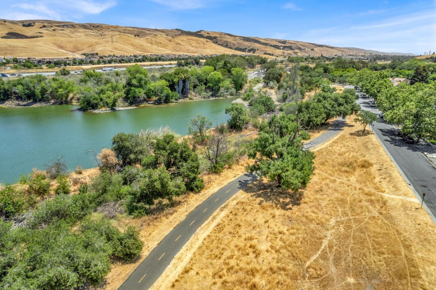 Detail Gallery Image 76 of 77 For 6901 Rodling Dr #C,  San Jose,  CA 95138 - 3 Beds | 2/1 Baths