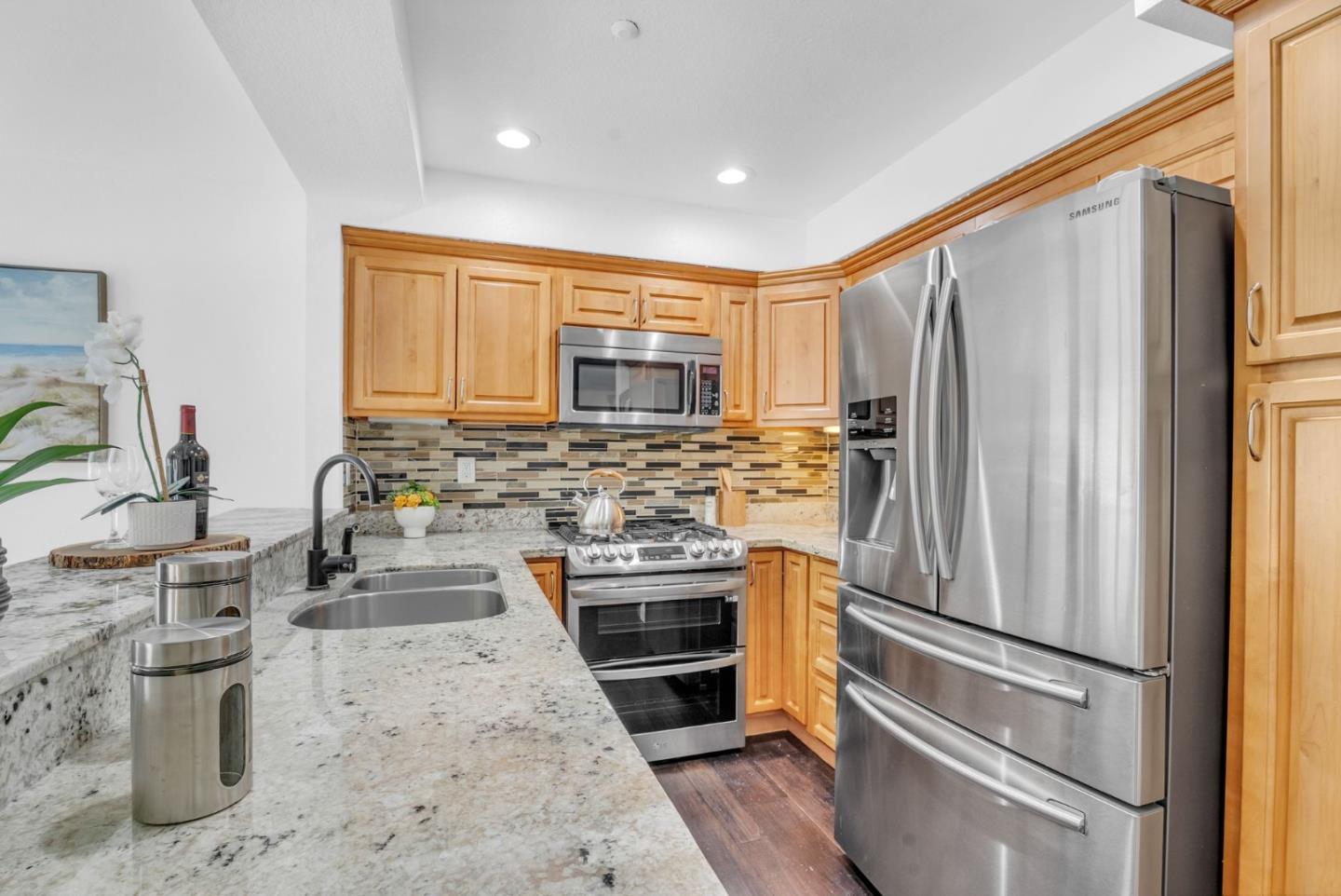 Detail Gallery Image 8 of 77 For 6901 Rodling Dr #C,  San Jose,  CA 95138 - 3 Beds | 2/1 Baths