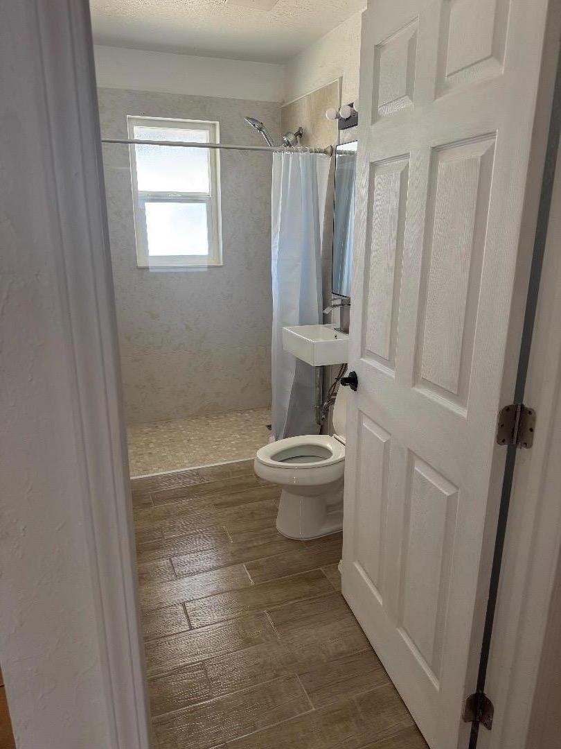 Detail Gallery Image 11 of 14 For 389 Lindley Dr, Sacramento,  CA 95815 - 3 Beds | 2 Baths