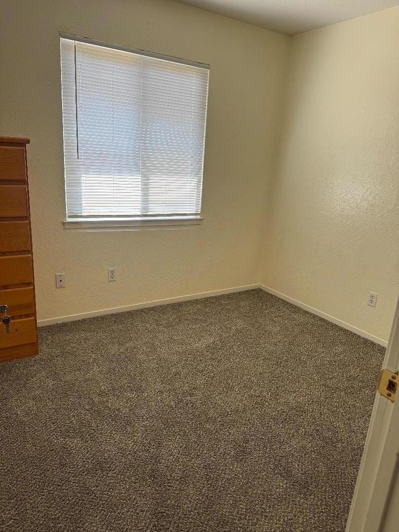 Detail Gallery Image 12 of 14 For 389 Lindley Dr, Sacramento,  CA 95815 - 3 Beds | 2 Baths