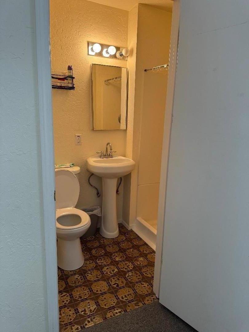 Detail Gallery Image 14 of 14 For 389 Lindley Dr, Sacramento,  CA 95815 - 3 Beds | 2 Baths