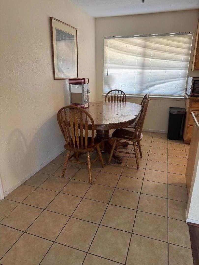 Detail Gallery Image 7 of 14 For 389 Lindley Dr, Sacramento,  CA 95815 - 3 Beds | 2 Baths