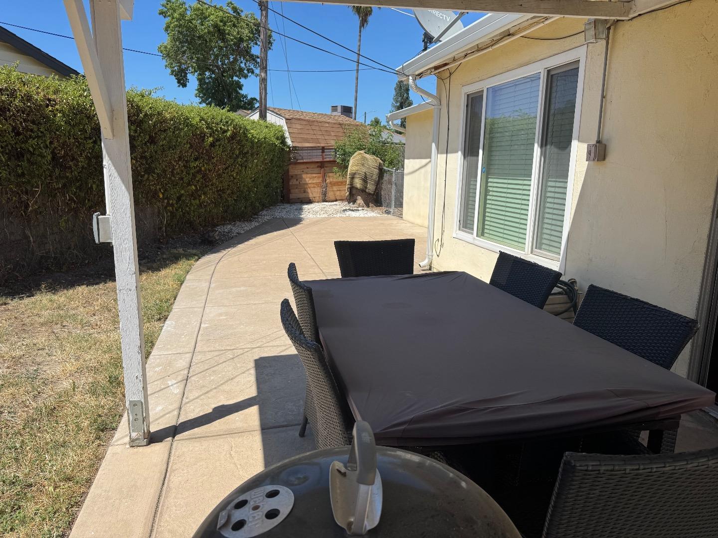 Detail Gallery Image 8 of 14 For 389 Lindley Dr, Sacramento,  CA 95815 - 3 Beds | 2 Baths