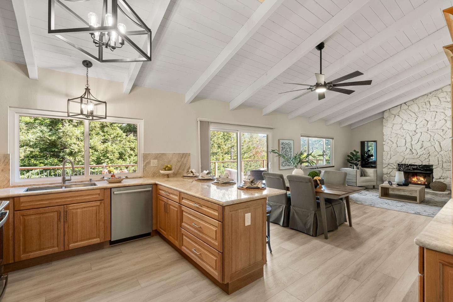 Detail Gallery Image 12 of 39 For 17151 Parkview Dr, Morgan Hill,  CA 95037 - 4 Beds | 2/1 Baths