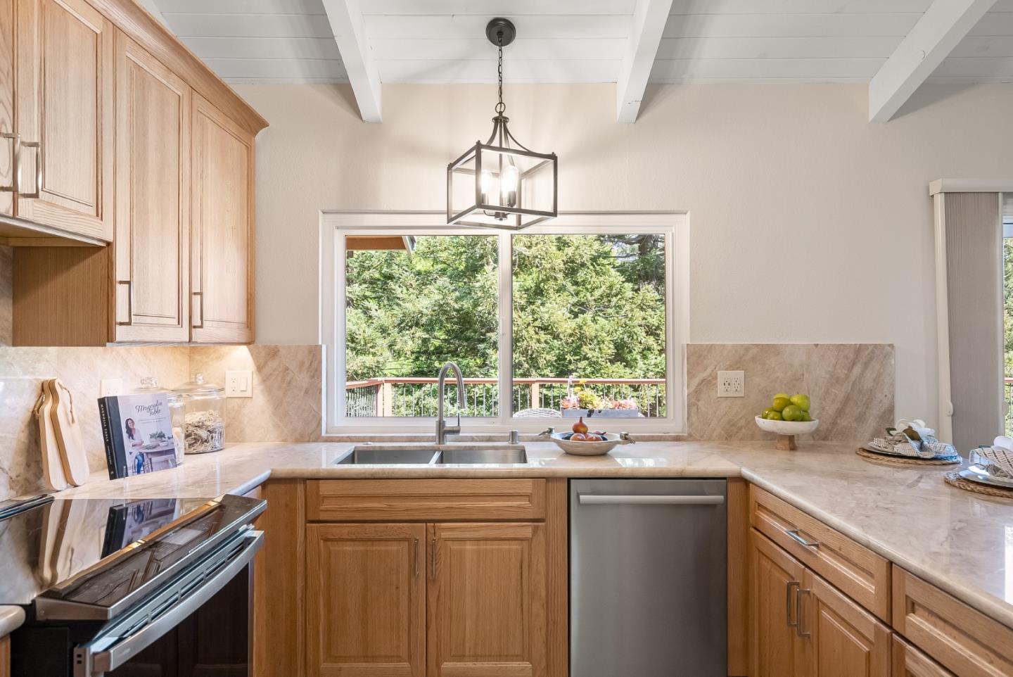 Detail Gallery Image 13 of 39 For 17151 Parkview Dr, Morgan Hill,  CA 95037 - 4 Beds | 2/1 Baths