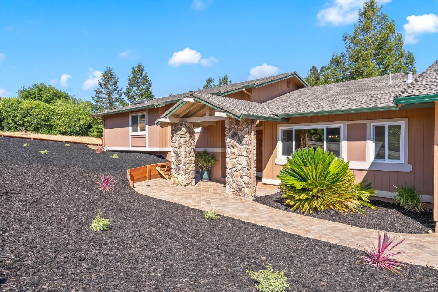 Detail Gallery Image 2 of 39 For 17151 Parkview Dr, Morgan Hill,  CA 95037 - 4 Beds | 2/1 Baths