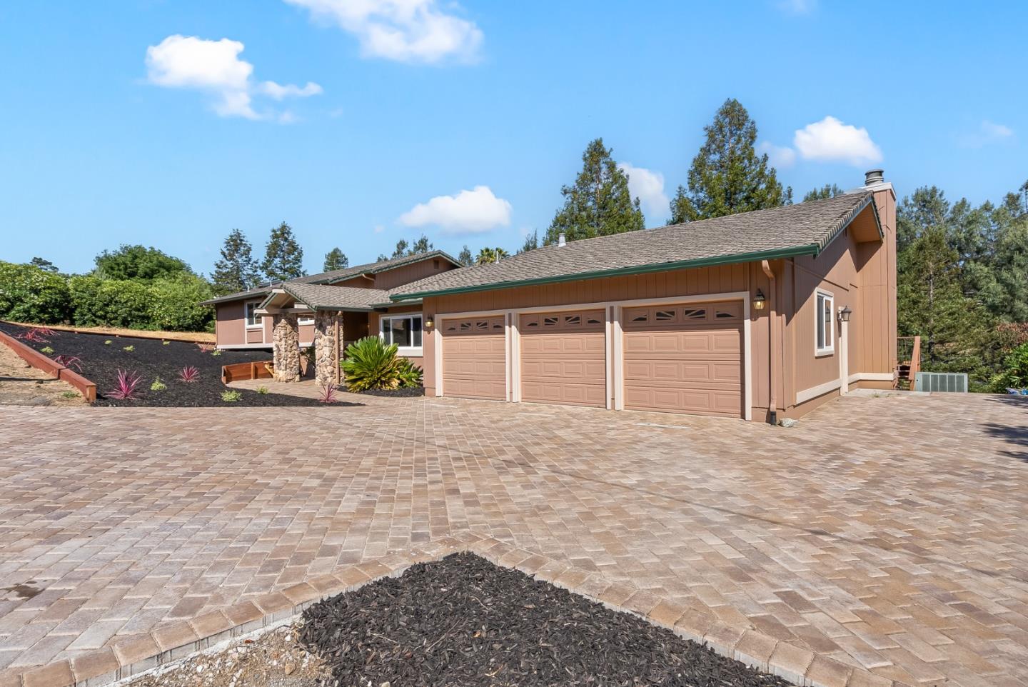 Detail Gallery Image 3 of 39 For 17151 Parkview Dr, Morgan Hill,  CA 95037 - 4 Beds | 2/1 Baths