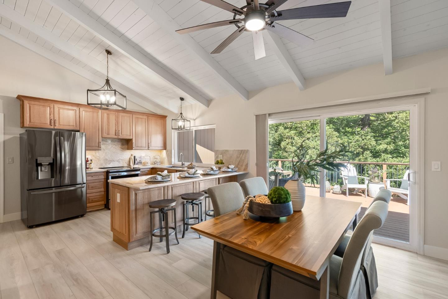 Detail Gallery Image 9 of 39 For 17151 Parkview Dr, Morgan Hill,  CA 95037 - 4 Beds | 2/1 Baths