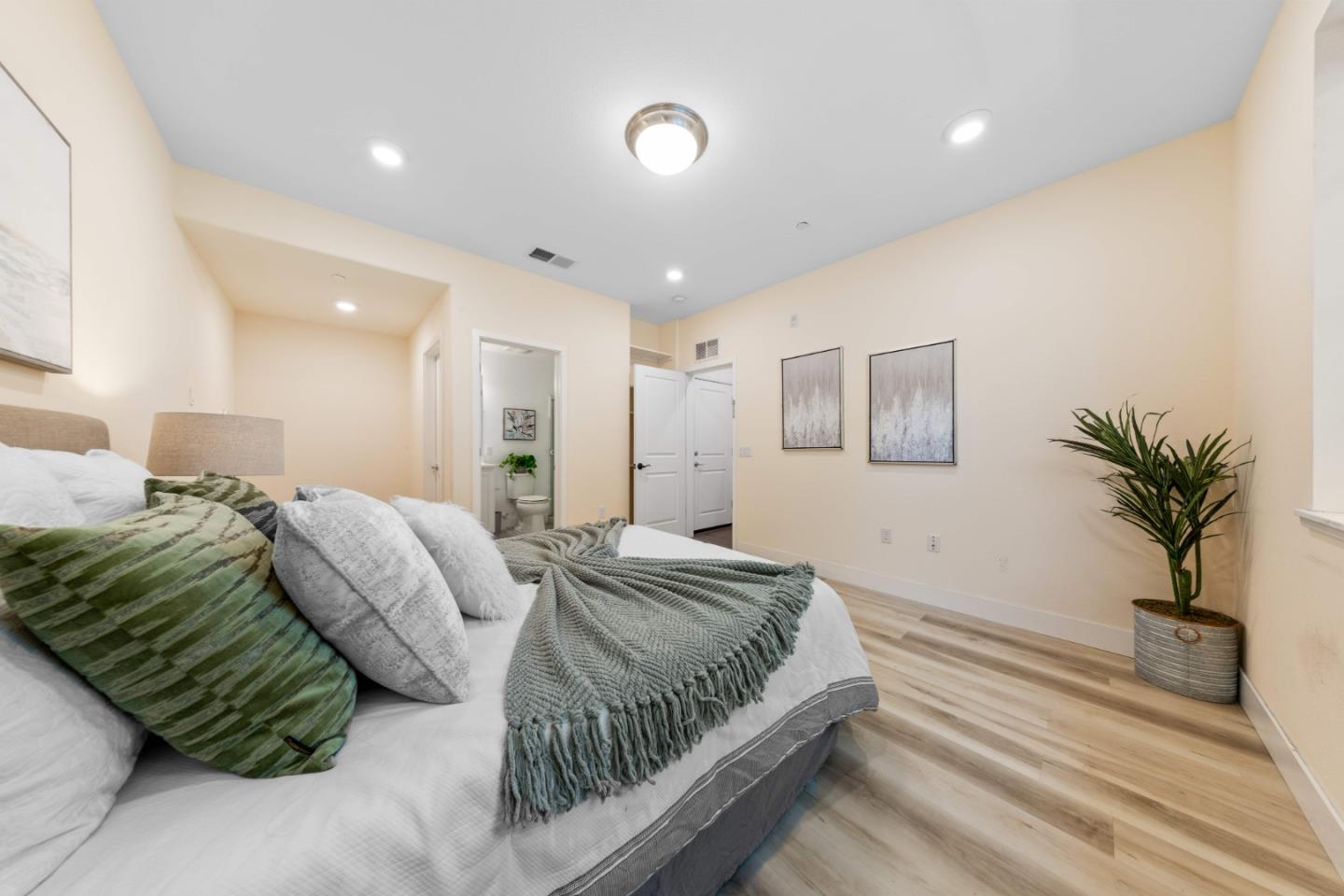 Detail Gallery Image 10 of 43 For 395 Rhythm Ln, Hayward,  CA 94544 - 4 Beds | 3/1 Baths