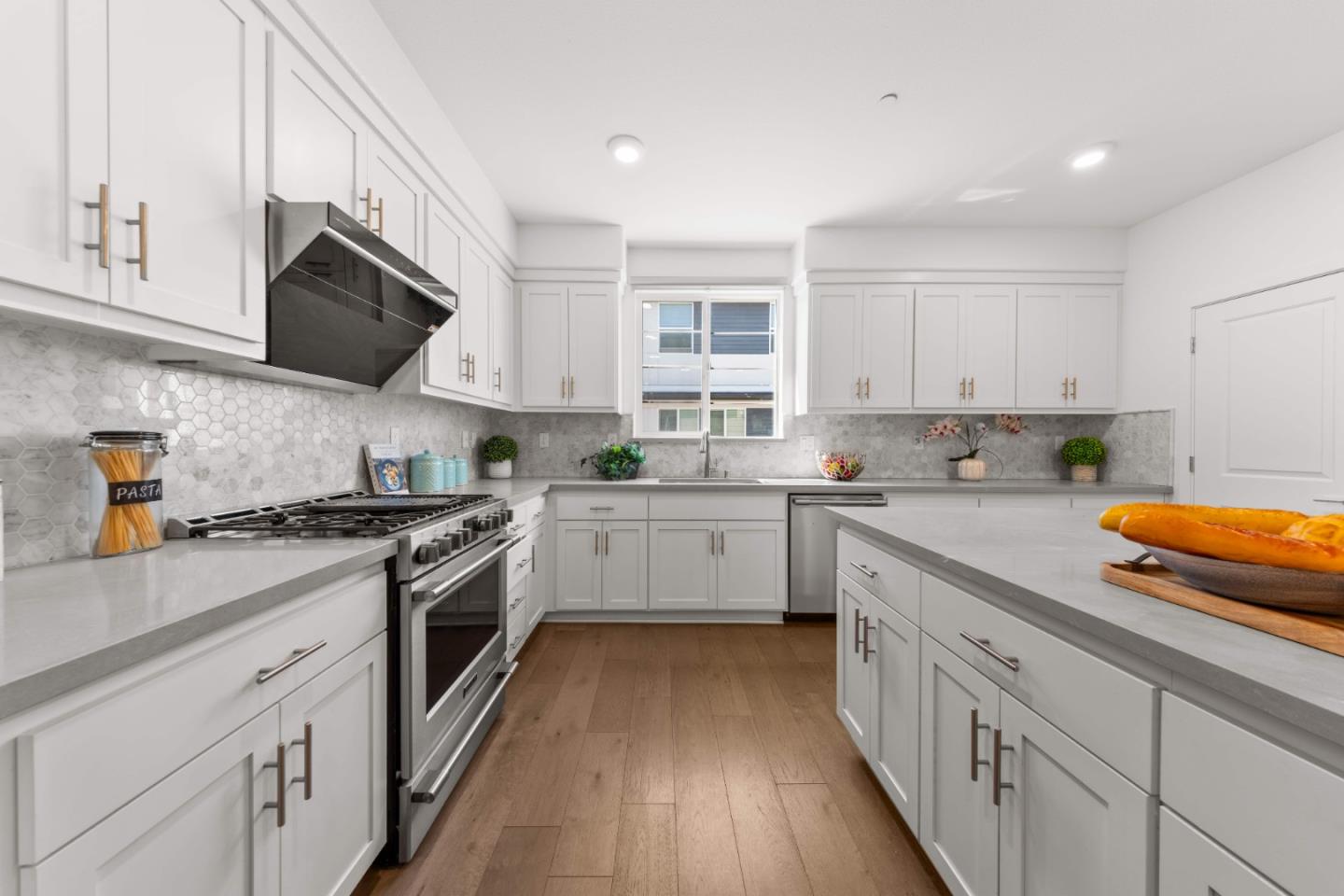 Detail Gallery Image 21 of 43 For 395 Rhythm Ln, Hayward,  CA 94544 - 4 Beds | 3/1 Baths