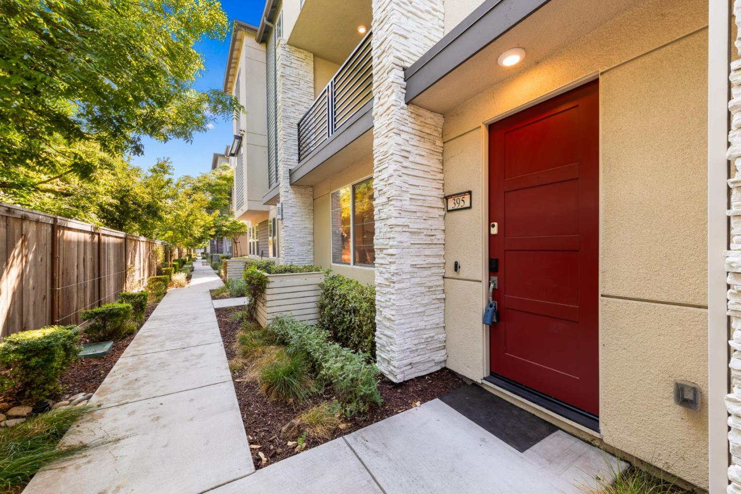 Detail Gallery Image 4 of 43 For 395 Rhythm Ln, Hayward,  CA 94544 - 4 Beds | 3/1 Baths