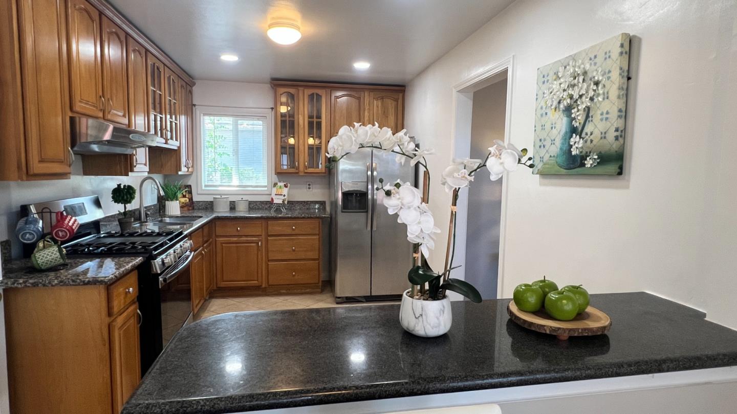 Detail Gallery Image 10 of 67 For 15958 via Descanso, San Lorenzo,  CA 94580 - 4 Beds | 2 Baths