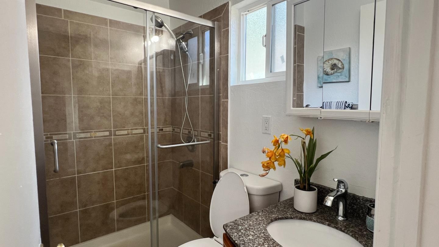 Detail Gallery Image 16 of 67 For 15958 via Descanso, San Lorenzo,  CA 94580 - 4 Beds | 2 Baths