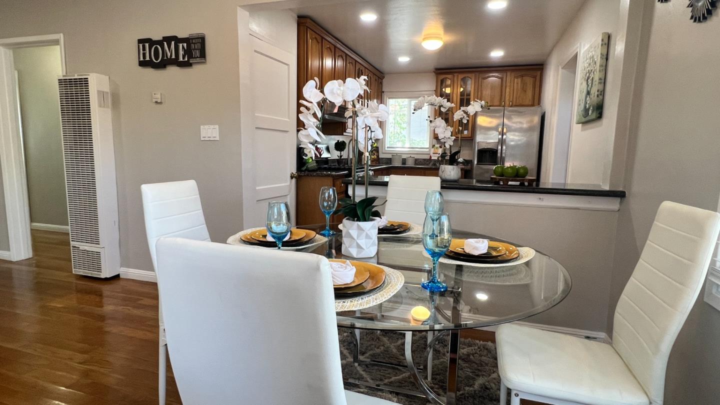 Detail Gallery Image 5 of 67 For 15958 via Descanso, San Lorenzo,  CA 94580 - 4 Beds | 2 Baths