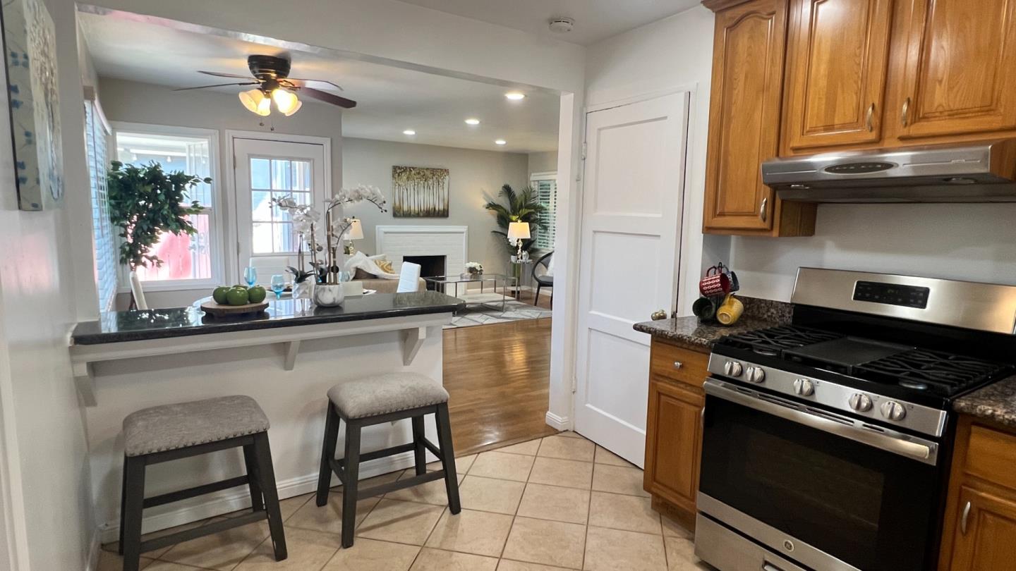 Detail Gallery Image 8 of 67 For 15958 via Descanso, San Lorenzo,  CA 94580 - 4 Beds | 2 Baths