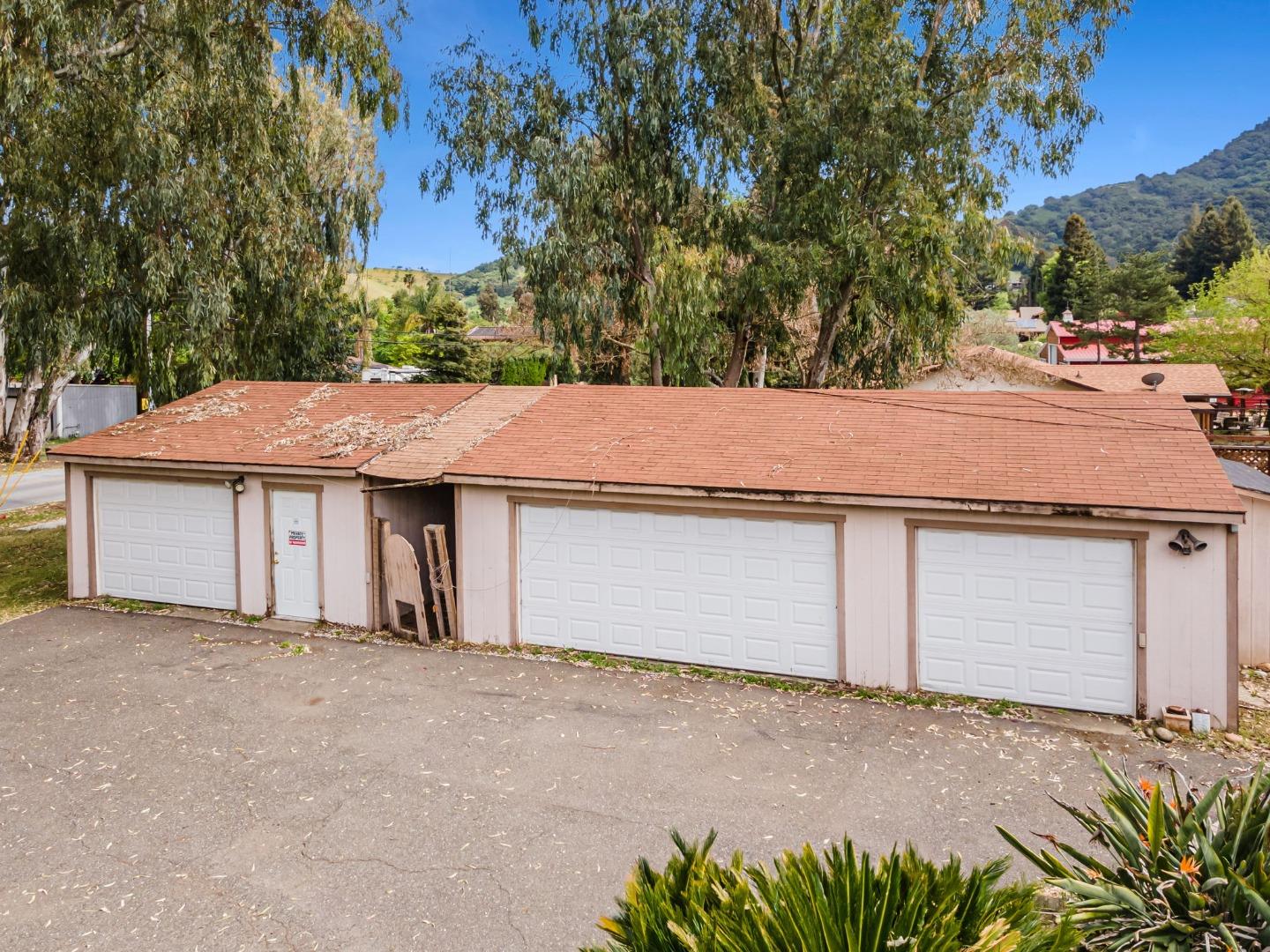 Detail Gallery Image 3 of 21 For 1210 Llagas Rd, Morgan Hill,  CA 95037 - 5 Beds | 3 Baths