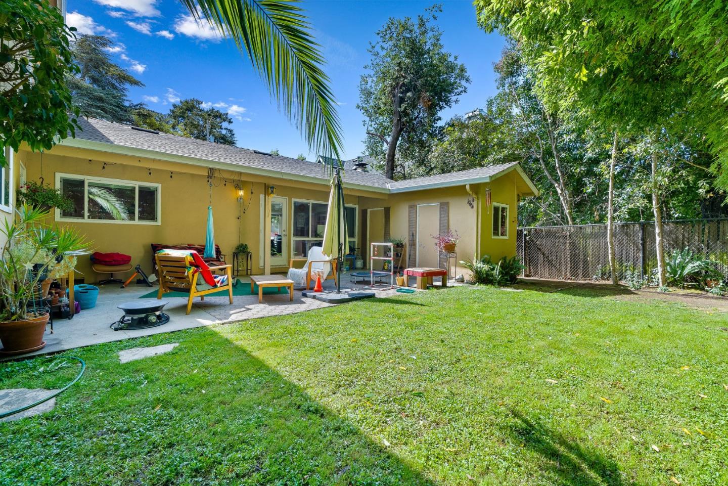 Detail Gallery Image 18 of 44 For 810 Cambridge Ave, Menlo Park,  CA 94025 - – Beds | – Baths