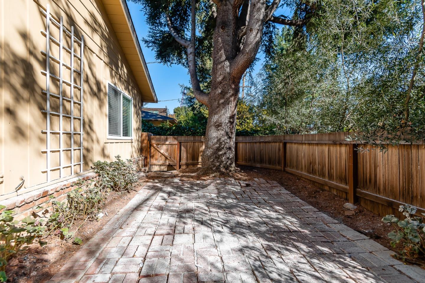 Detail Gallery Image 27 of 44 For 810 Cambridge Ave, Menlo Park,  CA 94025 - – Beds | – Baths