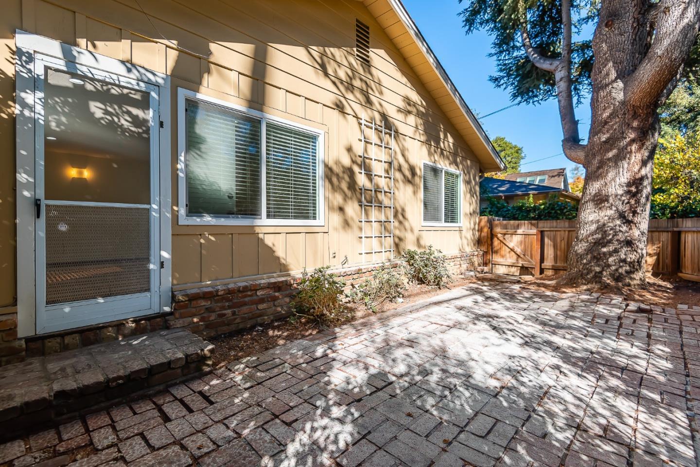 Detail Gallery Image 28 of 44 For 810 Cambridge Ave, Menlo Park,  CA 94025 - – Beds | – Baths
