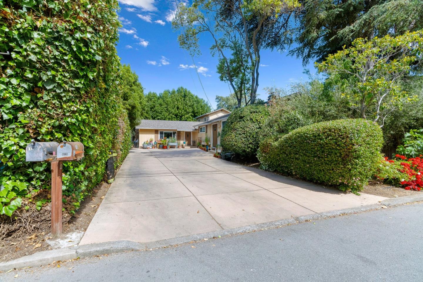 Detail Gallery Image 3 of 44 For 810 Cambridge Ave, Menlo Park,  CA 94025 - – Beds | – Baths