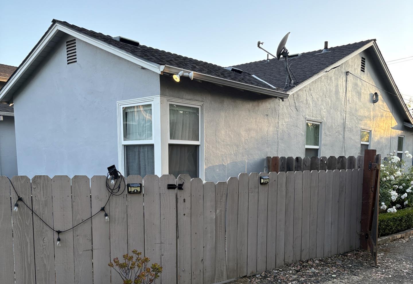 Detail Gallery Image 16 of 27 For 1966 Almaden Rd, San Jose,  CA 95125 - 3 Beds | 1/1 Baths