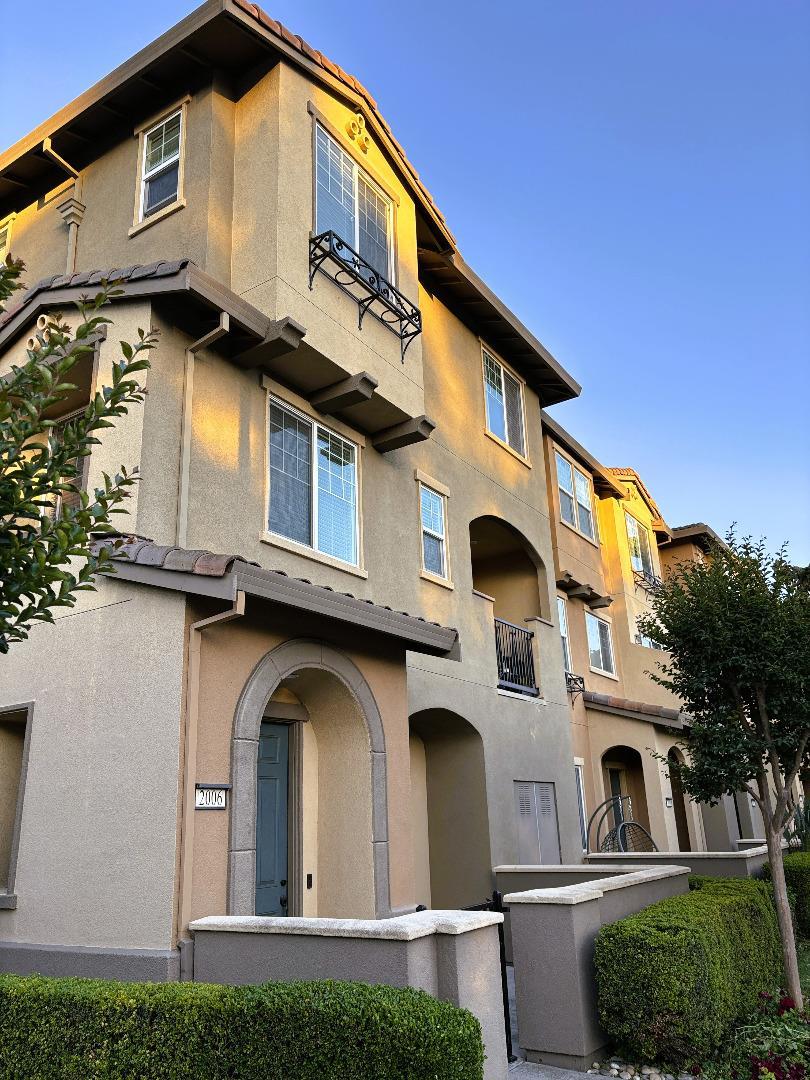 Detail Gallery Image 3 of 27 For 1966 Almaden Rd, San Jose,  CA 95125 - 3 Beds | 1/1 Baths