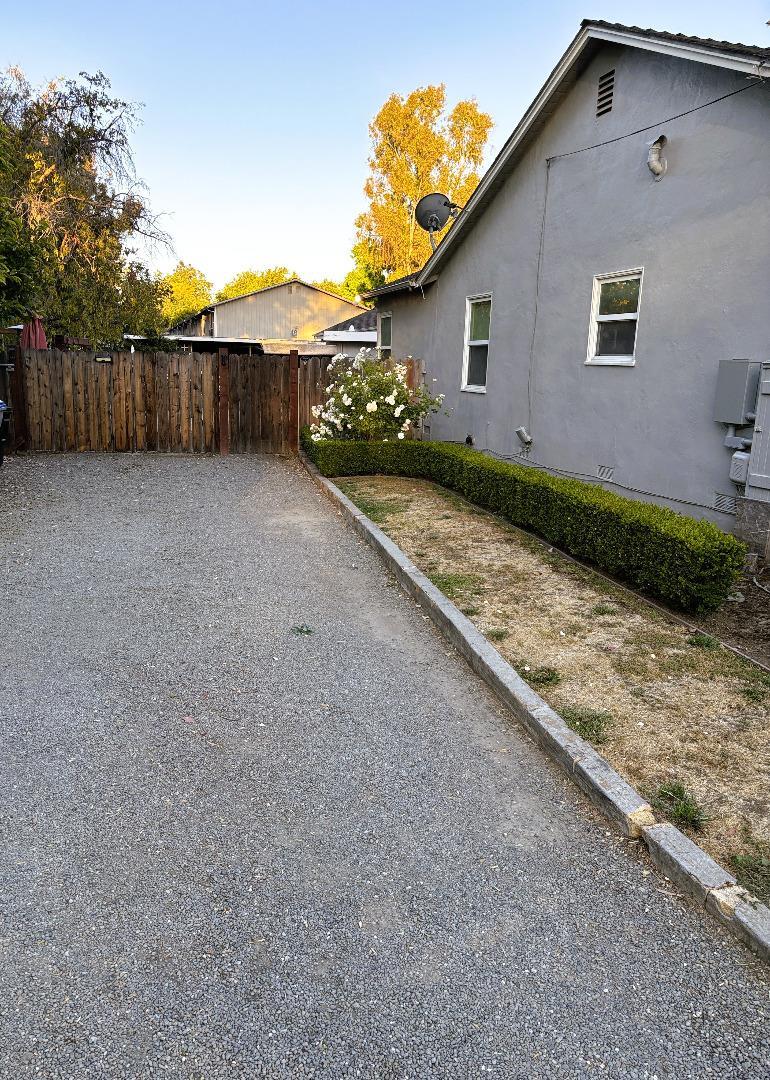 Detail Gallery Image 6 of 27 For 1966 Almaden Rd, San Jose,  CA 95125 - 3 Beds | 1/1 Baths