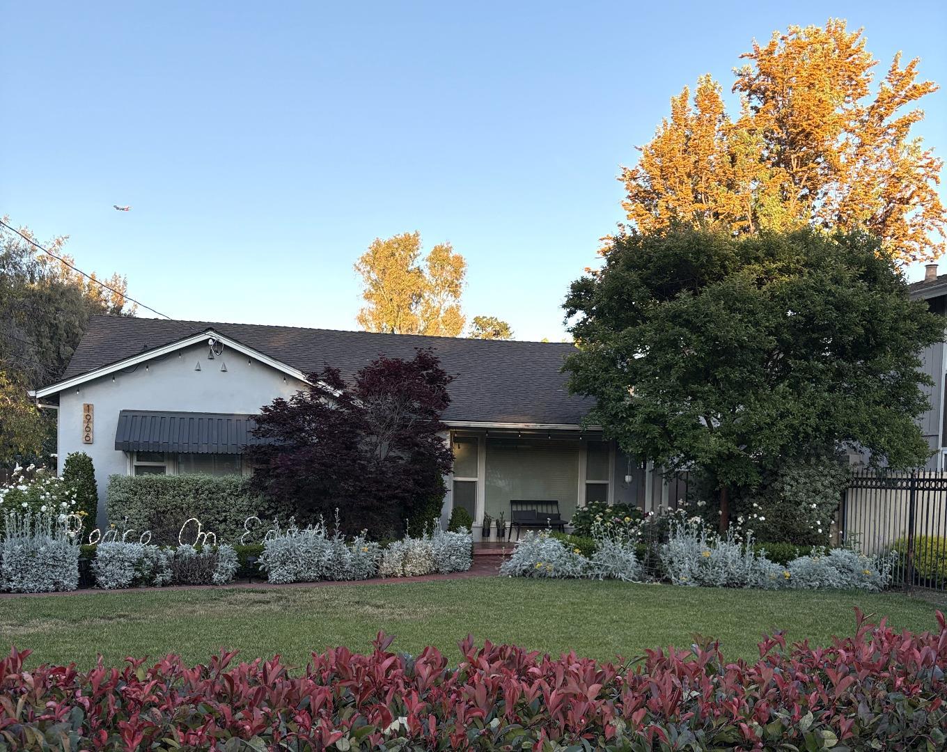 Detail Gallery Image 9 of 27 For 1966 Almaden Rd, San Jose,  CA 95125 - 3 Beds | 1/1 Baths