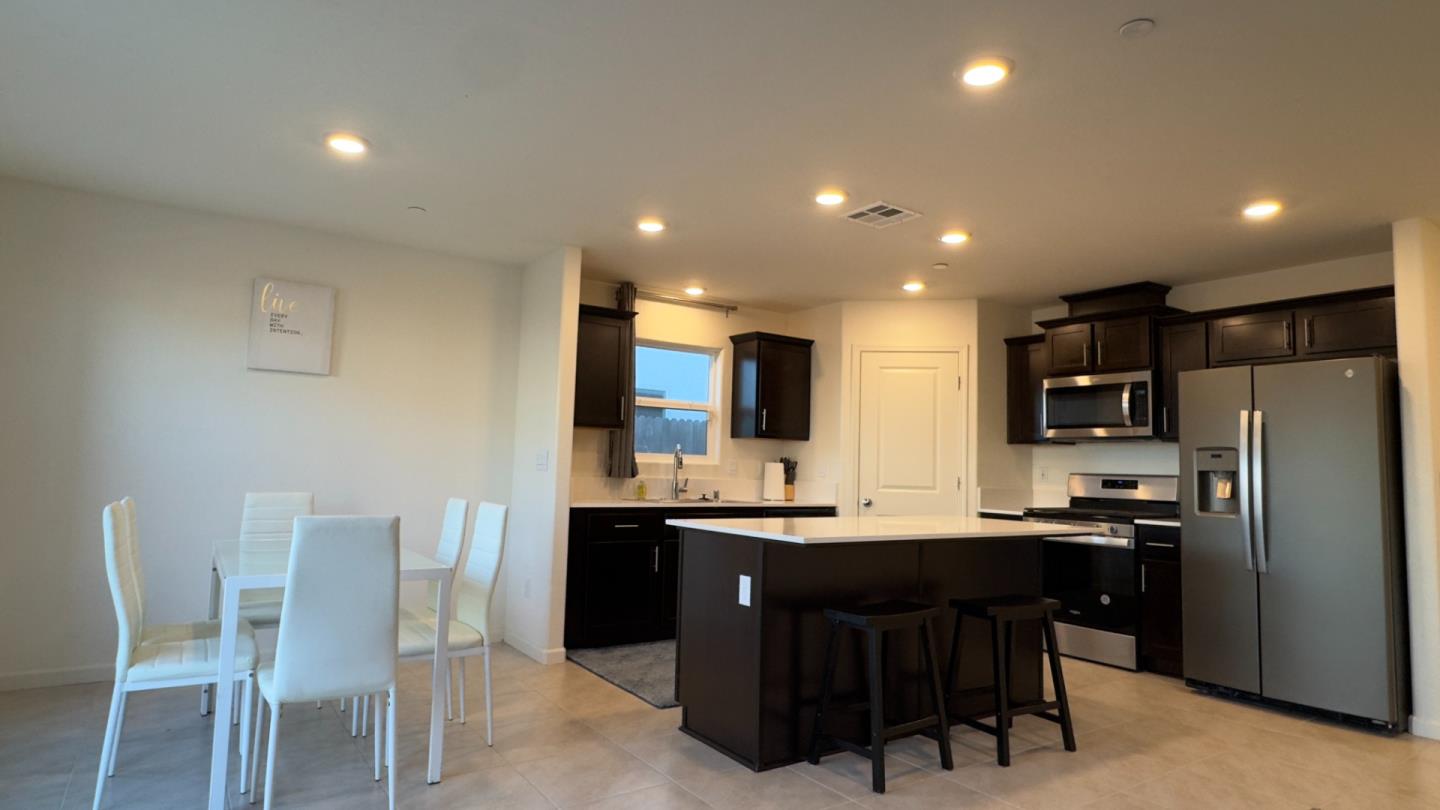Detail Gallery Image 10 of 28 For 248 Grand Canyon Ct, Merced,  CA 95341 - 4 Beds | 2 Baths