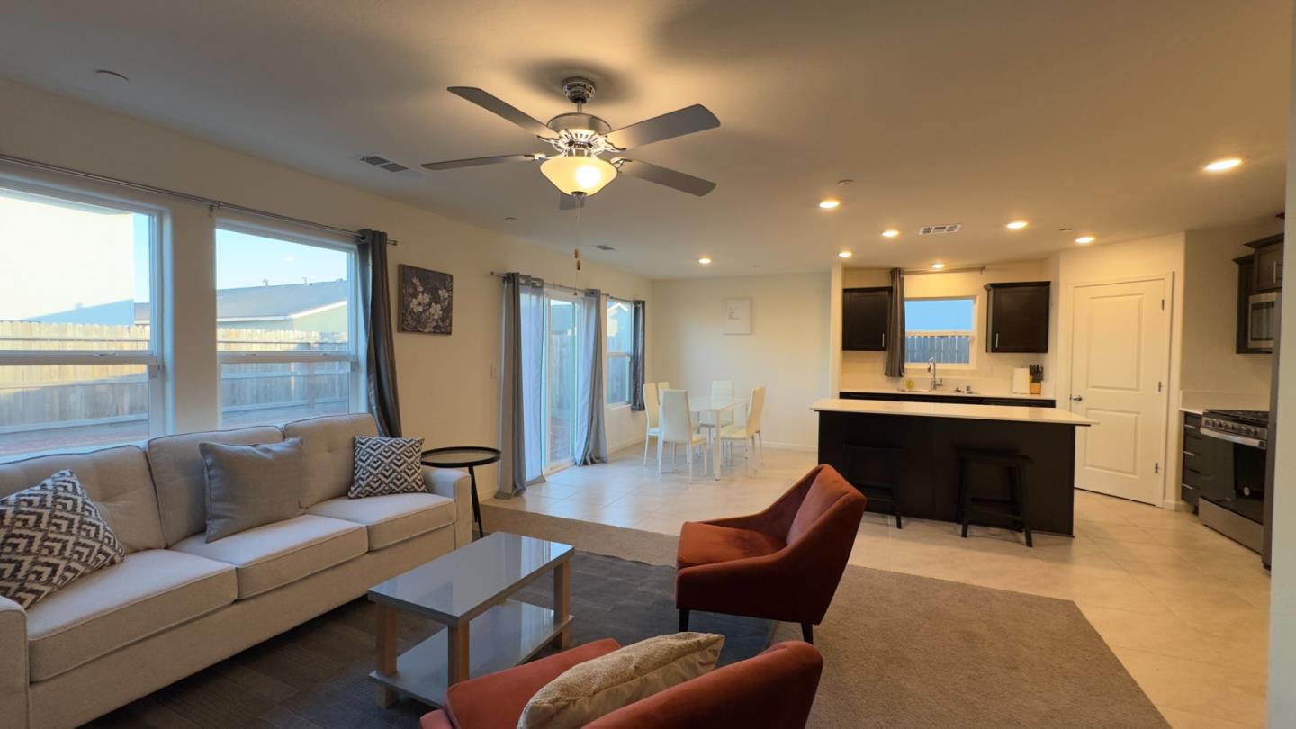 Detail Gallery Image 4 of 28 For 248 Grand Canyon Ct, Merced,  CA 95341 - 4 Beds | 2 Baths