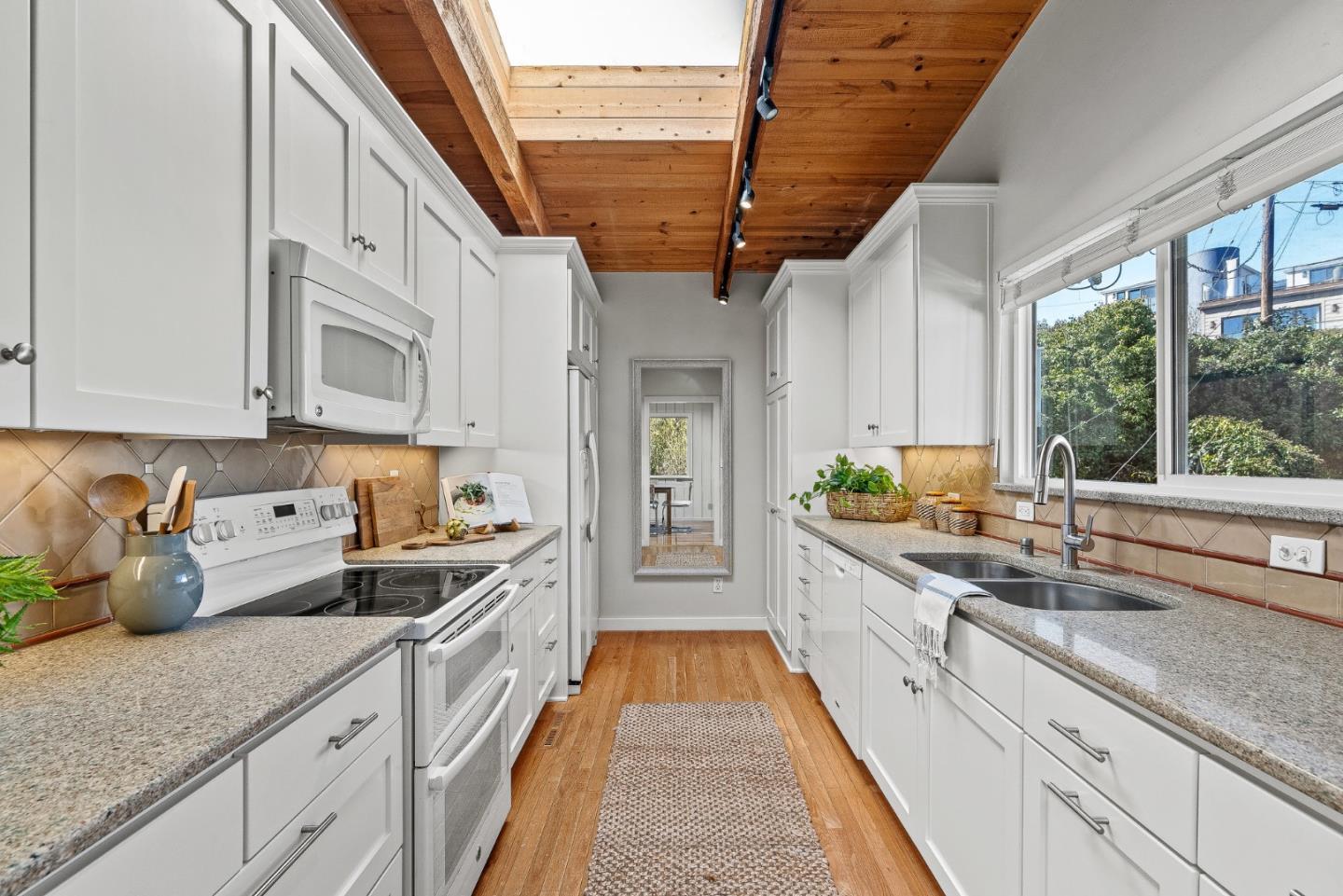 Detail Gallery Image 18 of 46 For 664 Bayview Dr, Aptos,  CA 95003 - 5 Beds | 3 Baths