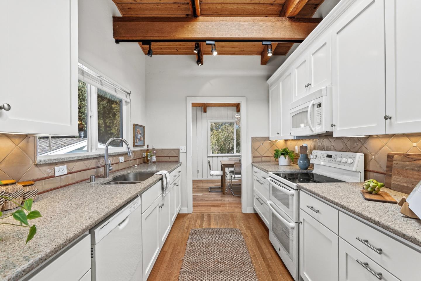 Detail Gallery Image 19 of 46 For 664 Bayview Dr, Aptos,  CA 95003 - 5 Beds | 3 Baths
