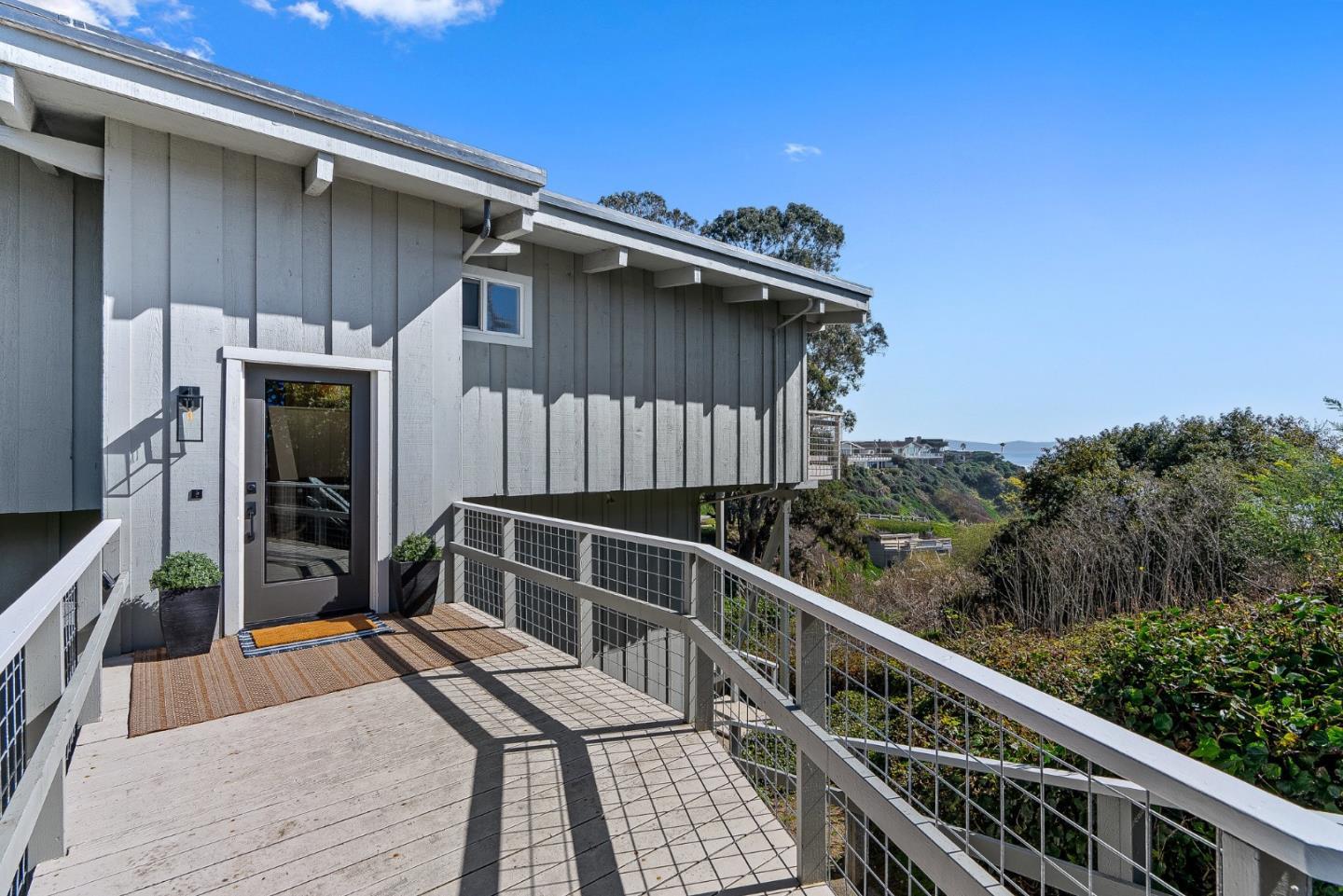 Detail Gallery Image 3 of 46 For 664 Bayview Dr, Aptos,  CA 95003 - 5 Beds | 3 Baths