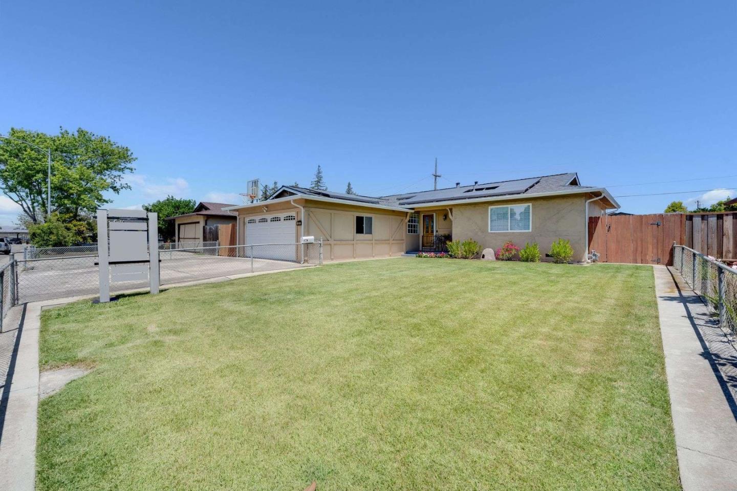 Detail Gallery Image 2 of 32 For 832 Penitencia St, Milpitas,  CA 95035 - 3 Beds | 1/1 Baths