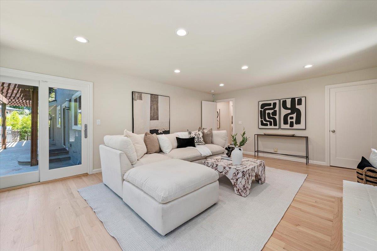 Detail Gallery Image 10 of 49 For 111 Vista Del Prado, Los Gatos,  CA 95030 - 4 Beds | 2/1 Baths