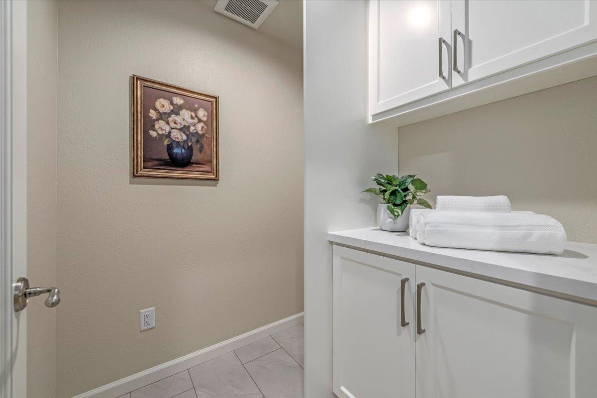 Detail Gallery Image 11 of 49 For 111 Vista Del Prado, Los Gatos,  CA 95030 - 4 Beds | 2/1 Baths