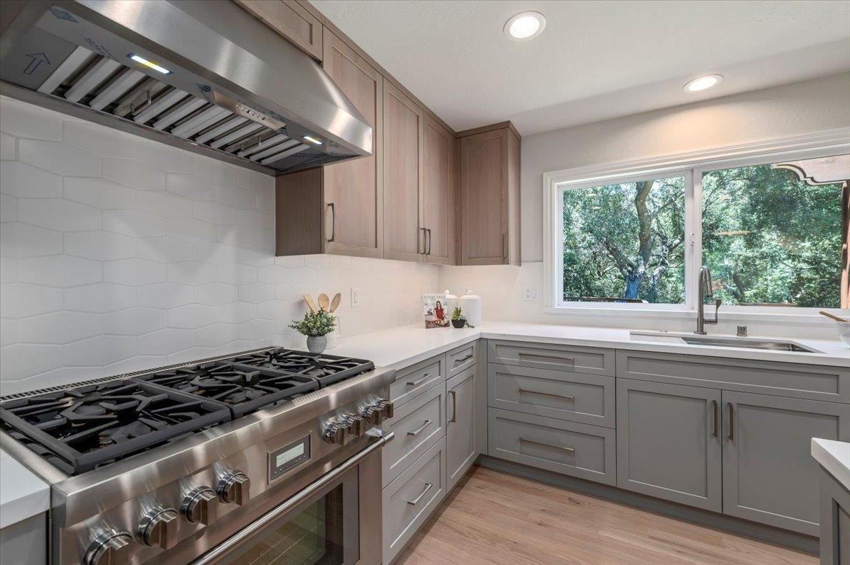 Detail Gallery Image 8 of 49 For 111 Vista Del Prado, Los Gatos,  CA 95030 - 4 Beds | 2/1 Baths